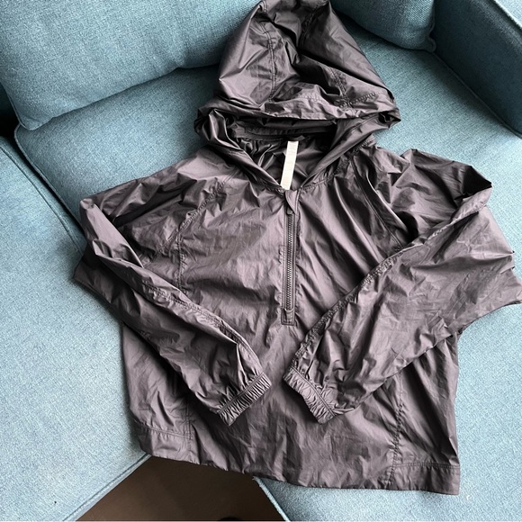 lululemon athletica Jackets & Blazers - Lululemon Women’s Packable lightweight Relaxed fit Hooded Shell/jacket. Size 8.